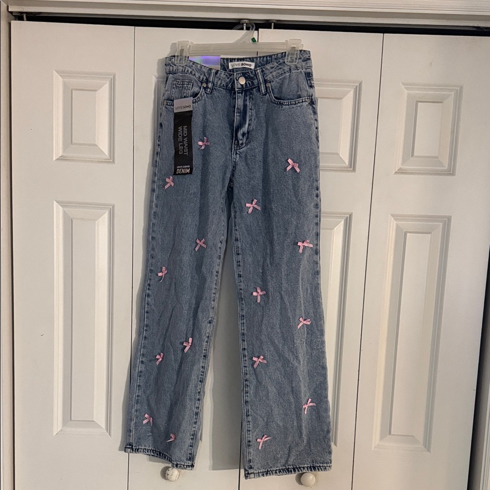 Chic Straight Leg Jeans with Pink Accented bows